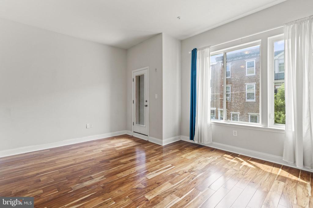 1205-7 MOUNT VERNON ST #3