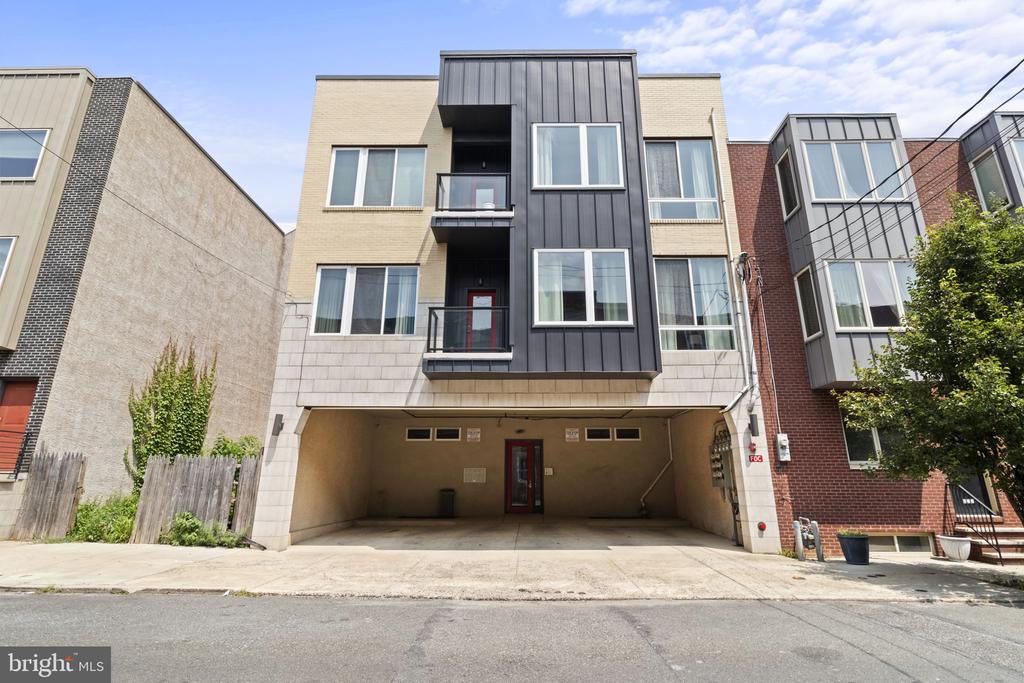 1205-7 MOUNT VERNON ST #3