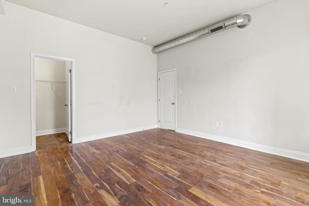 1205-7 MOUNT VERNON ST #3