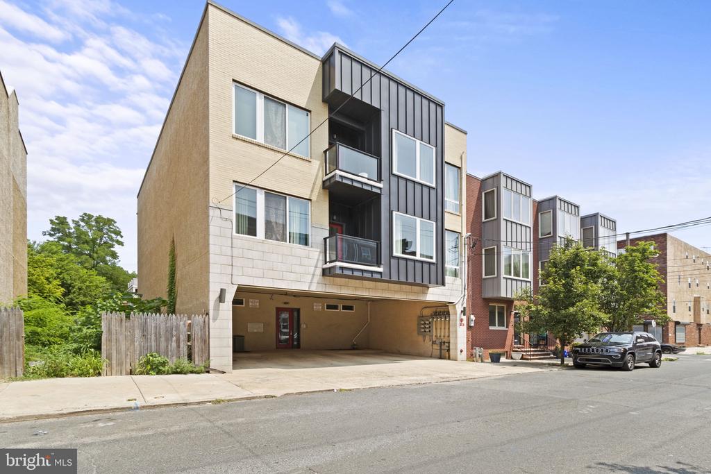 1205-7 MOUNT VERNON ST #3
