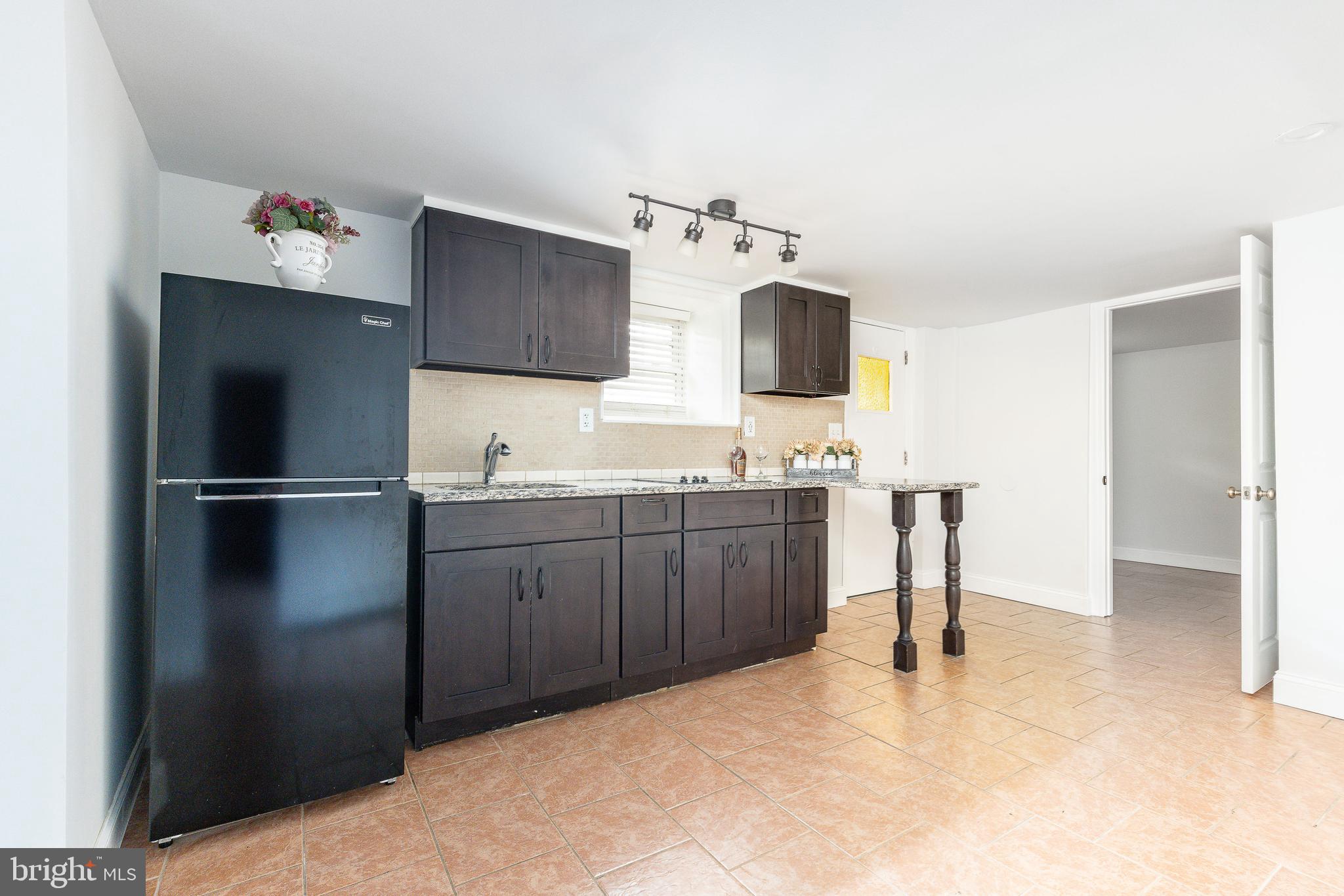 1617 PACKER AVE #LOWER