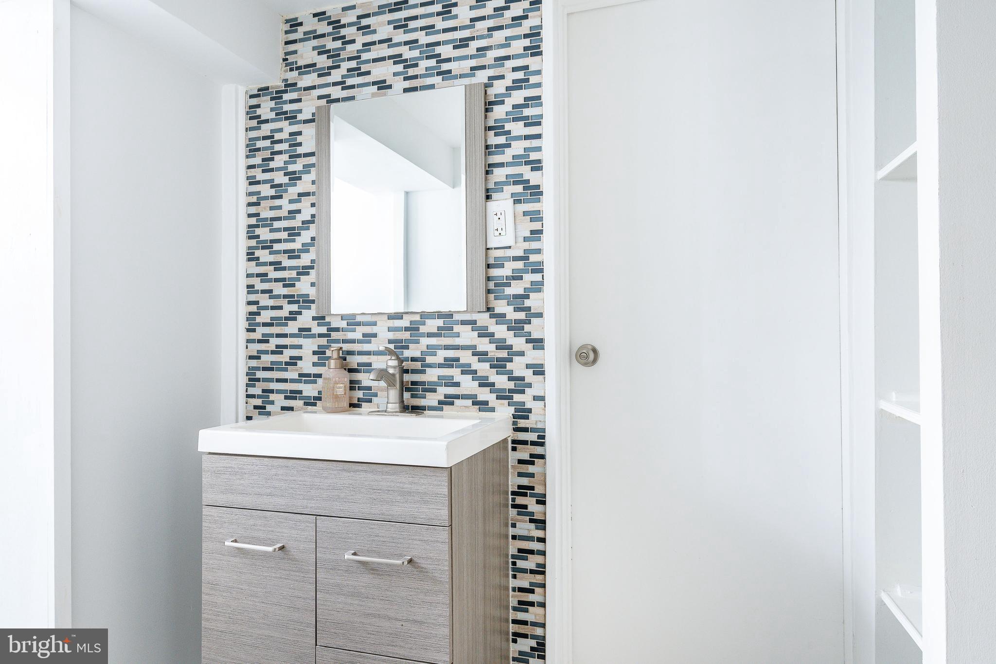 1617 PACKER AVE #LOWER