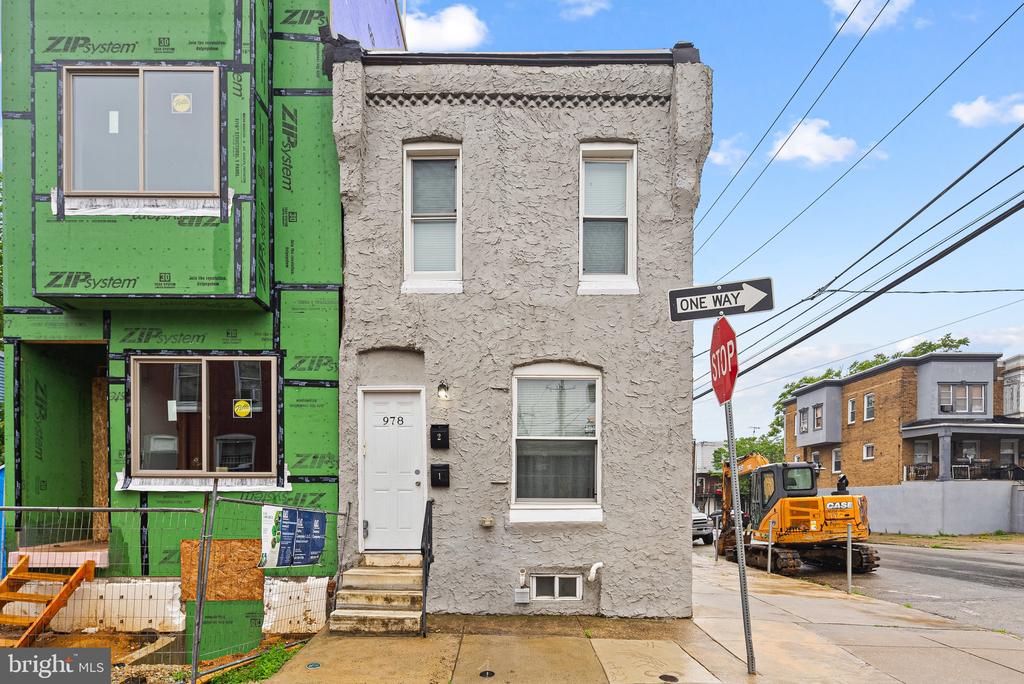 978 N 45th St