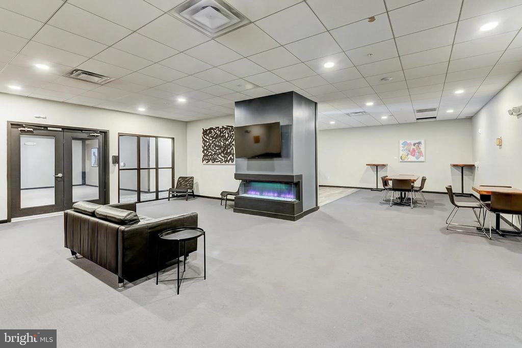 1600 W GIRARD AVE #1B-404