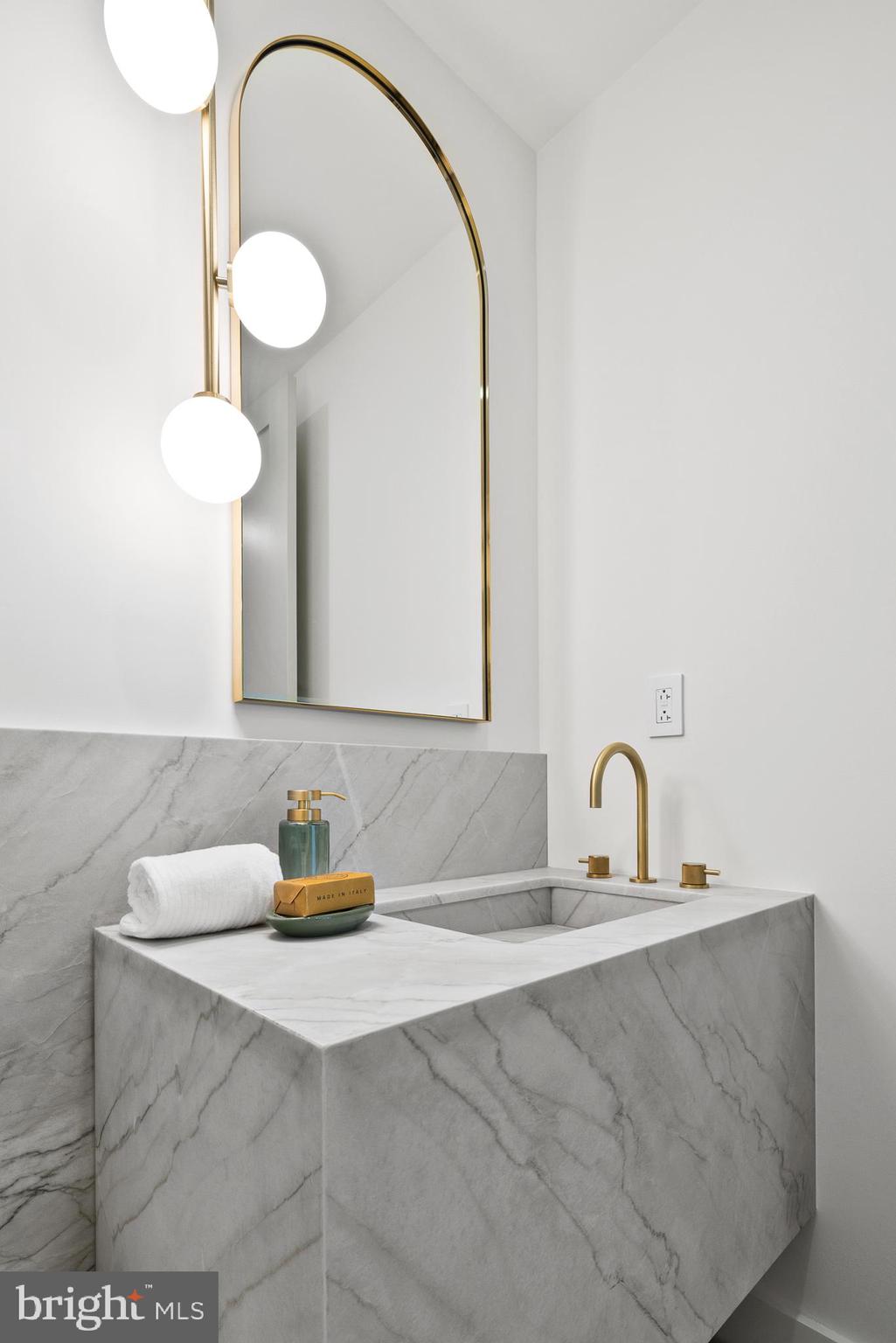 1911 Walnut St #2804