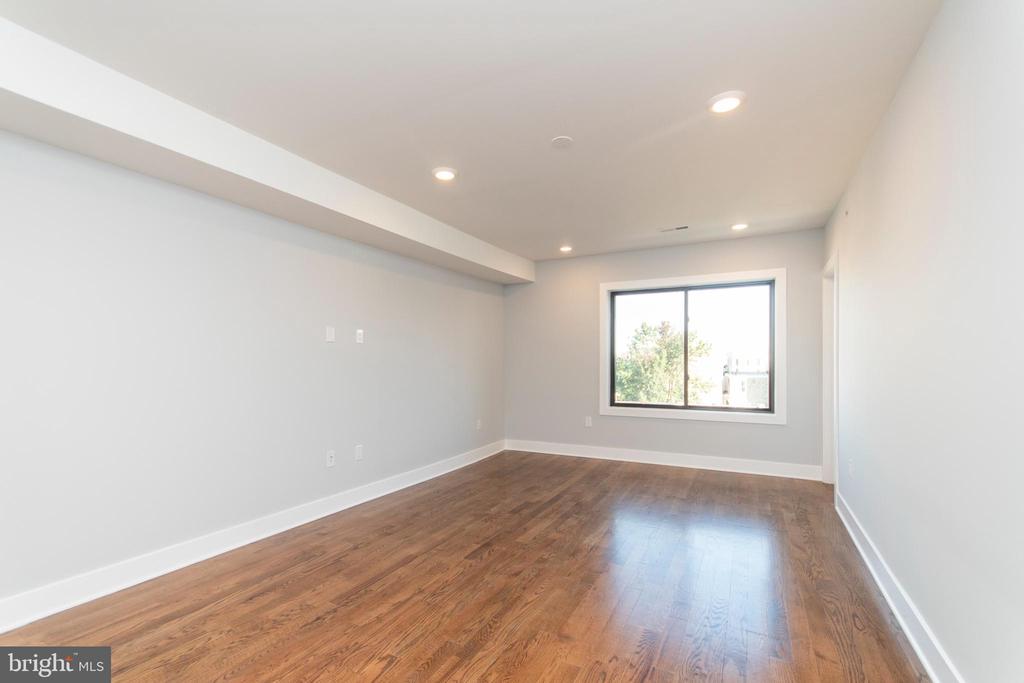 812 N UBER ST #6