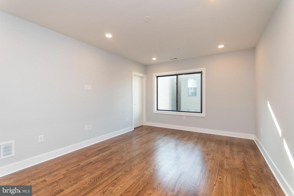 812 N UBER ST #6
