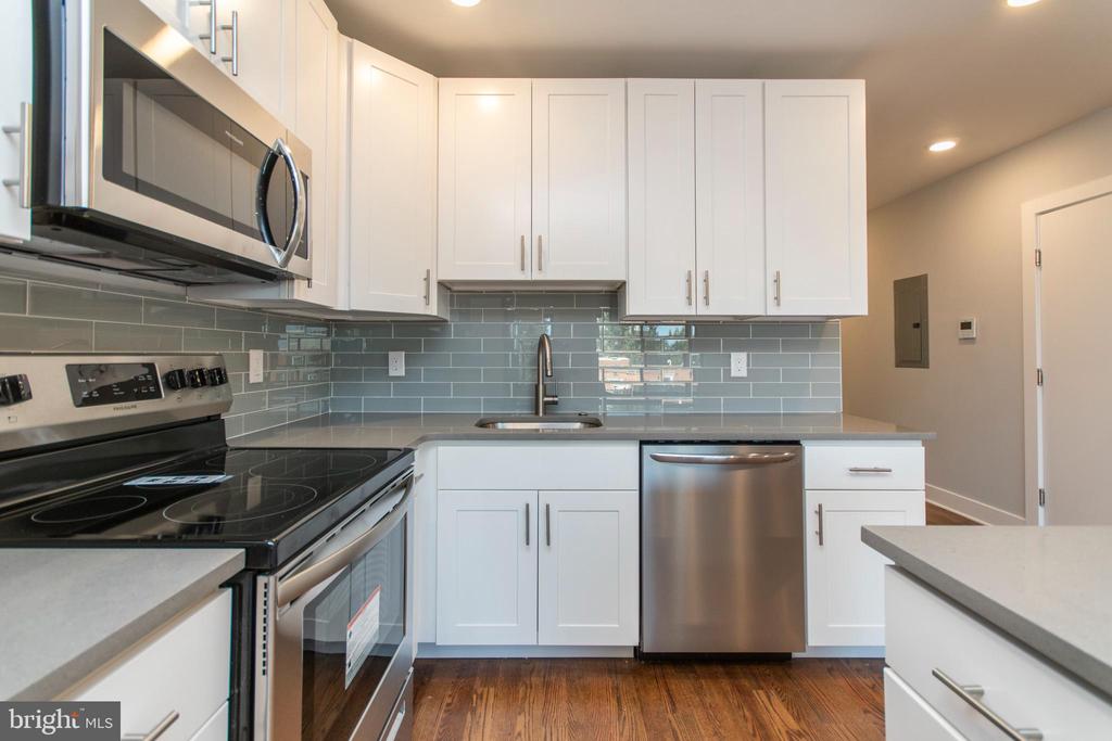 812 N UBER ST #6