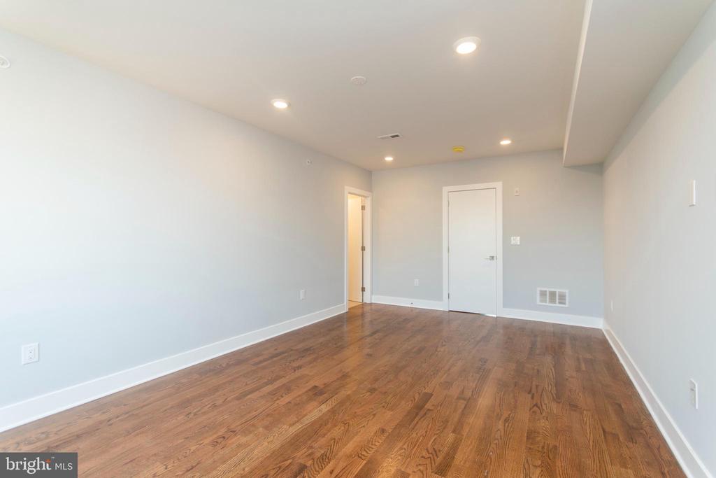 812 N UBER ST #6
