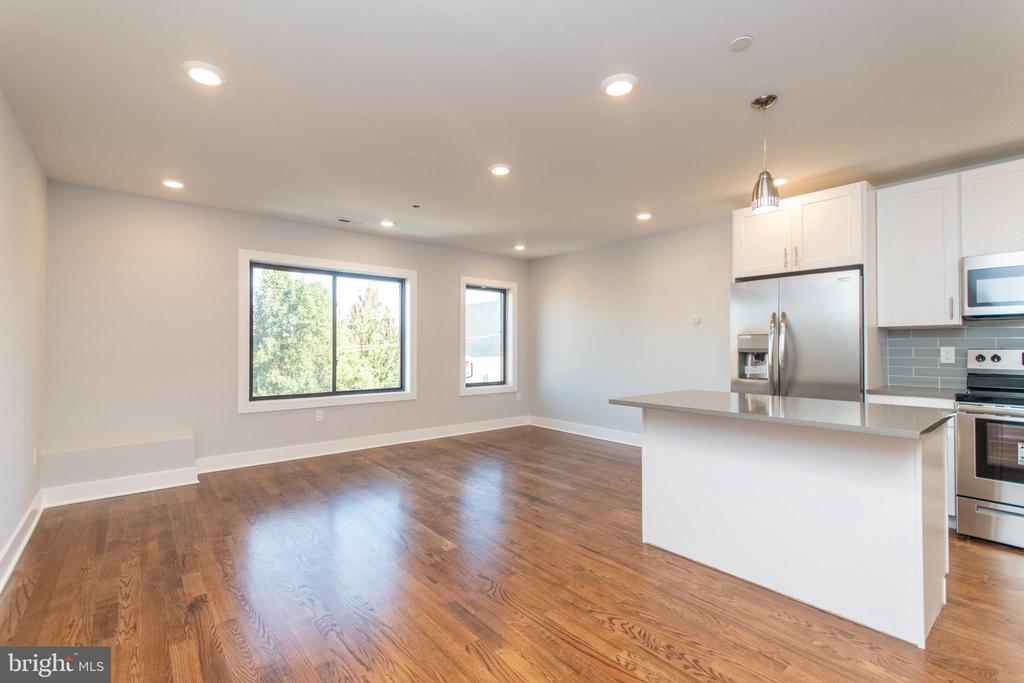 812 N UBER ST #6