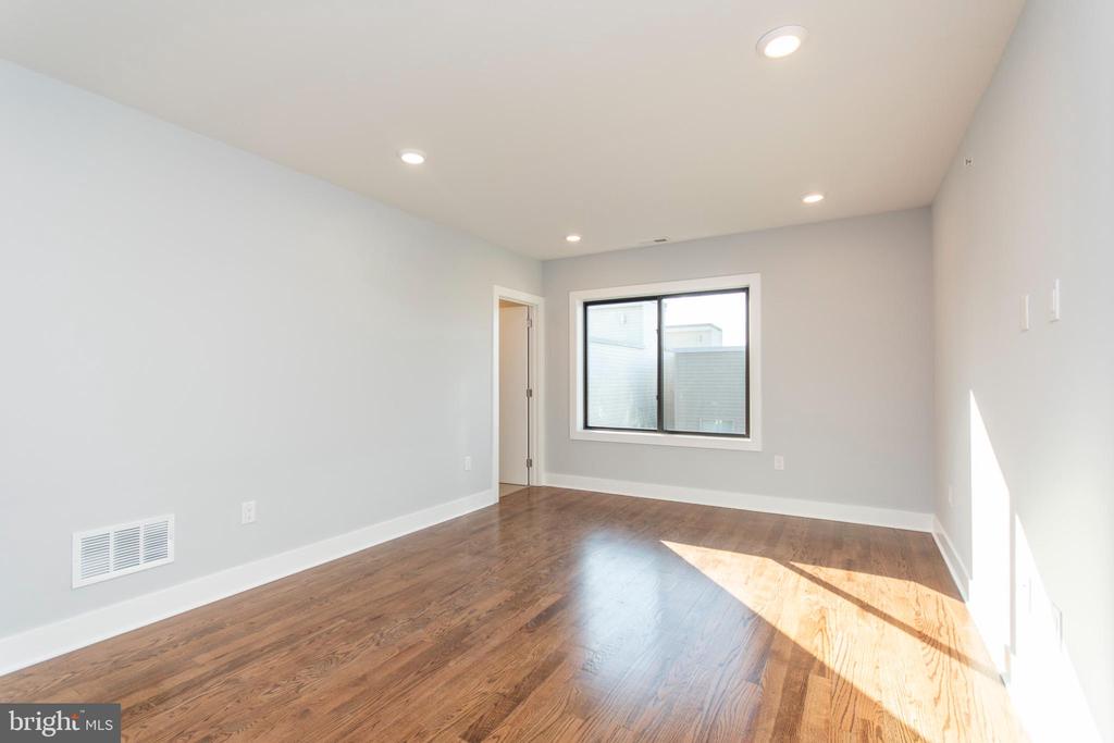 812 N UBER ST #6