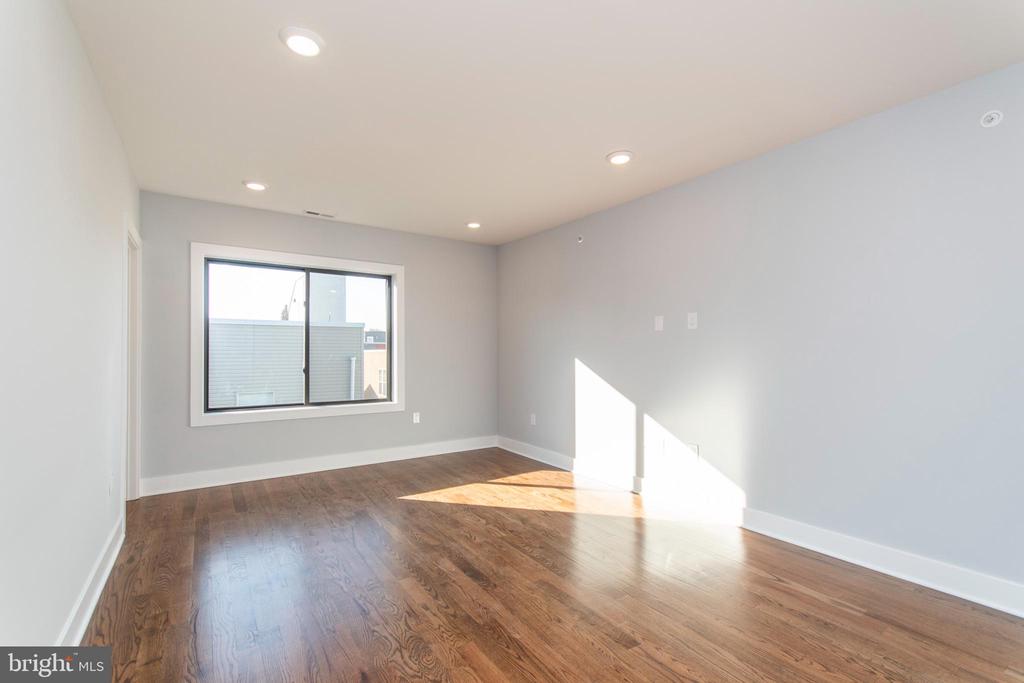 812 N UBER ST #6