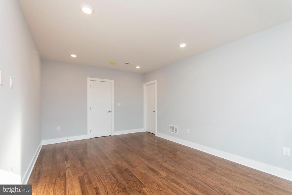 812 N UBER ST #6