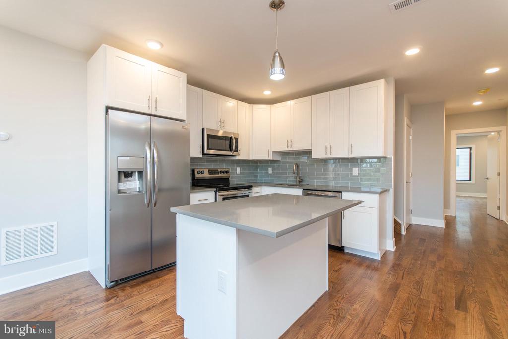 812 N UBER ST #6