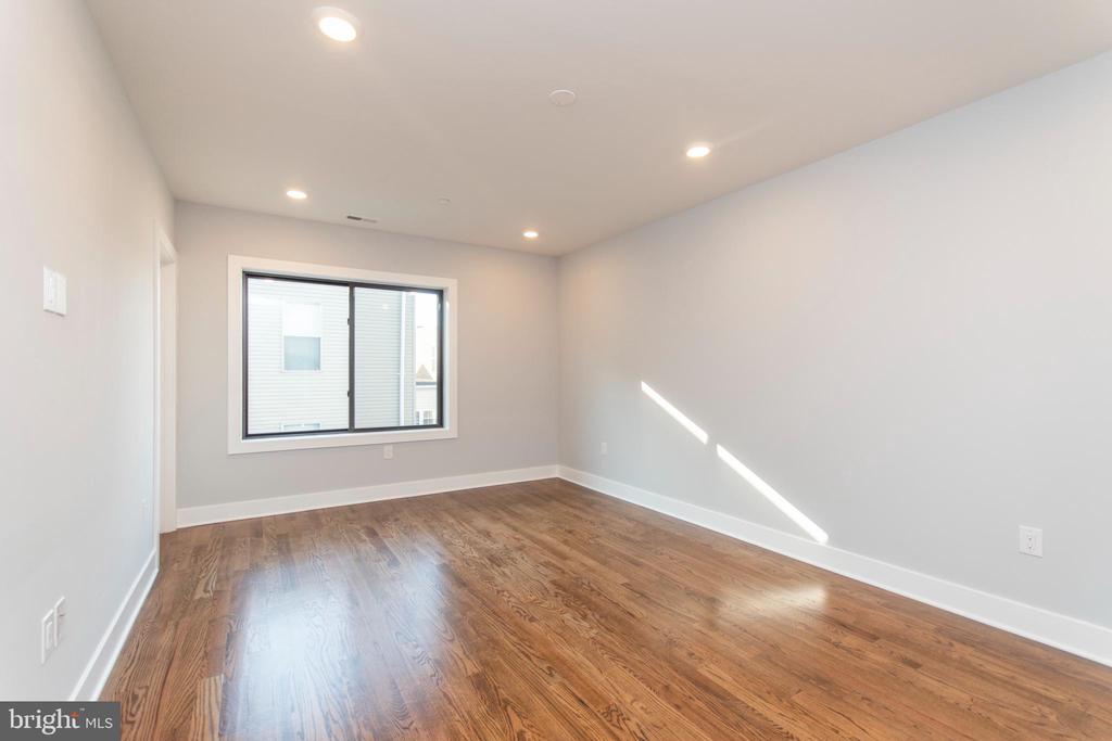 812 N UBER ST #6
