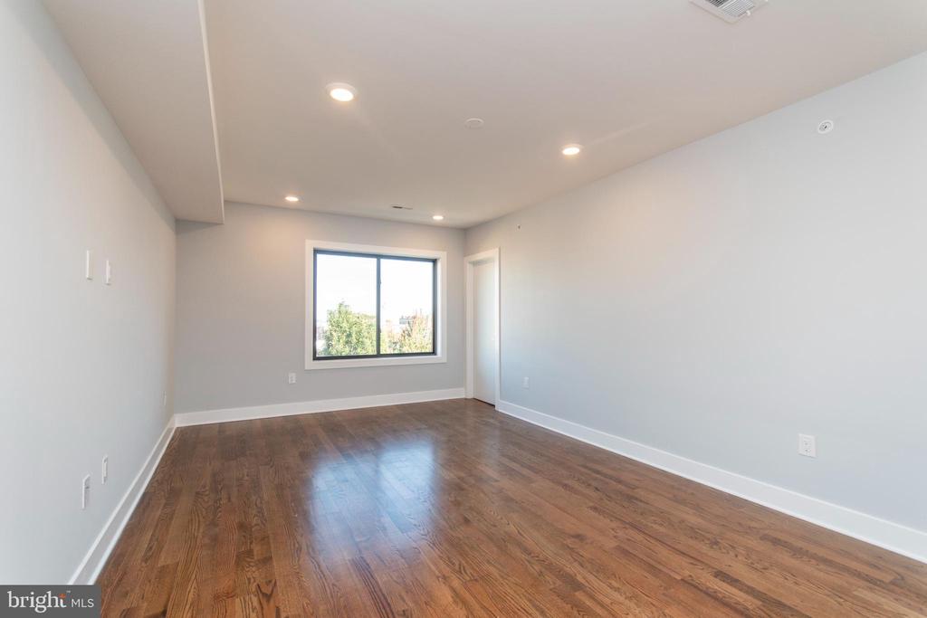 812 N UBER ST #6
