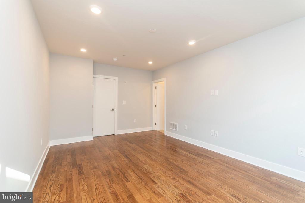 812 N UBER ST #6