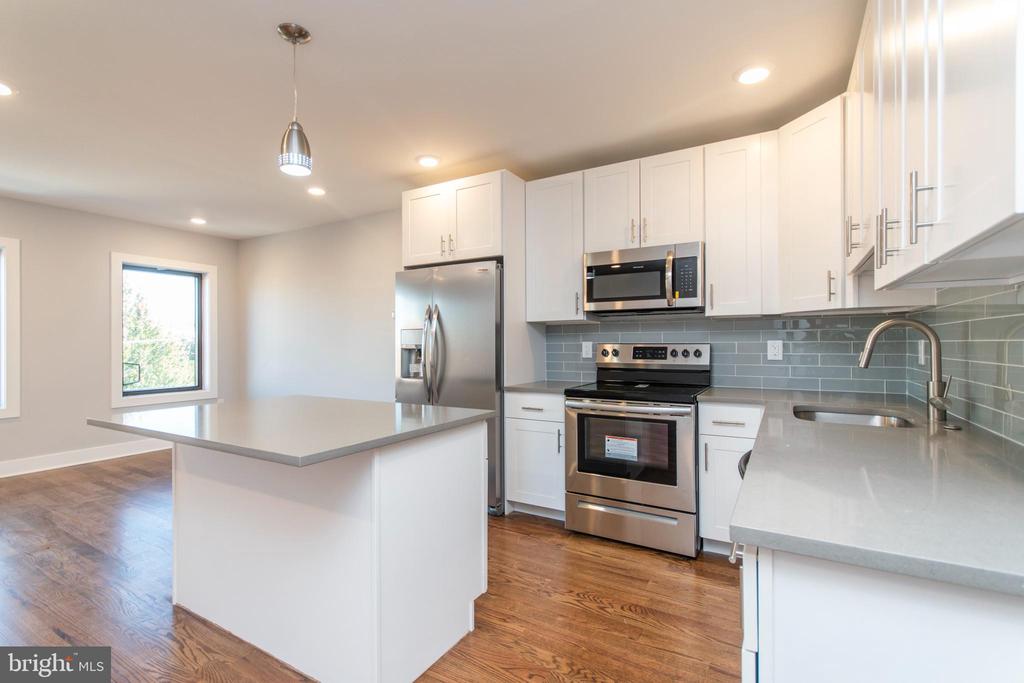 812 N UBER ST #6