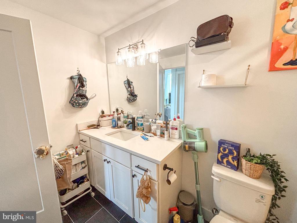 2214 N FRONT ST #402