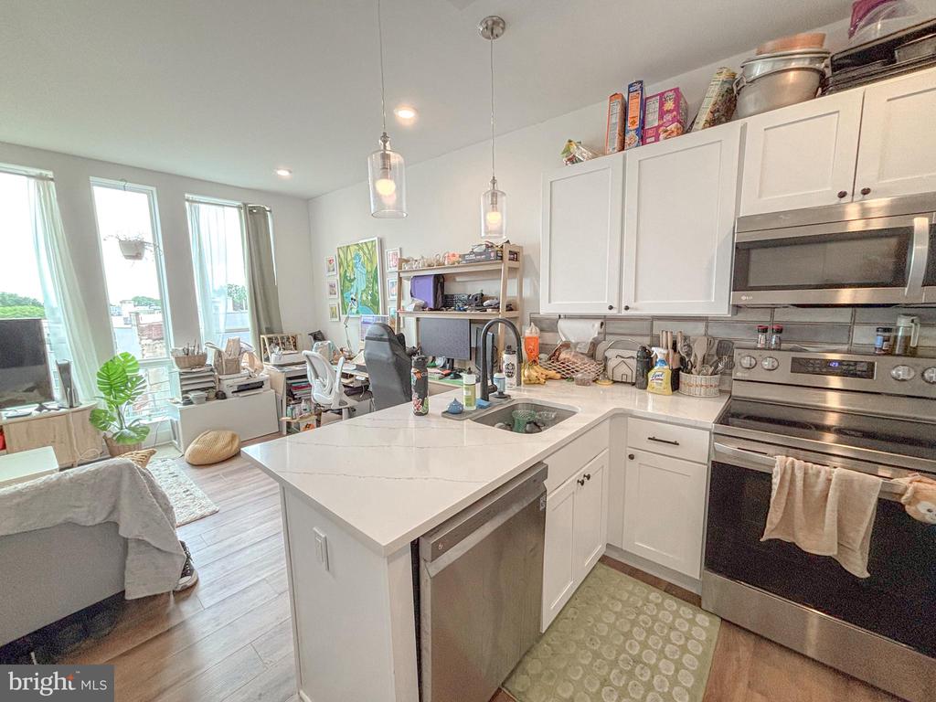 2214 N FRONT ST #402