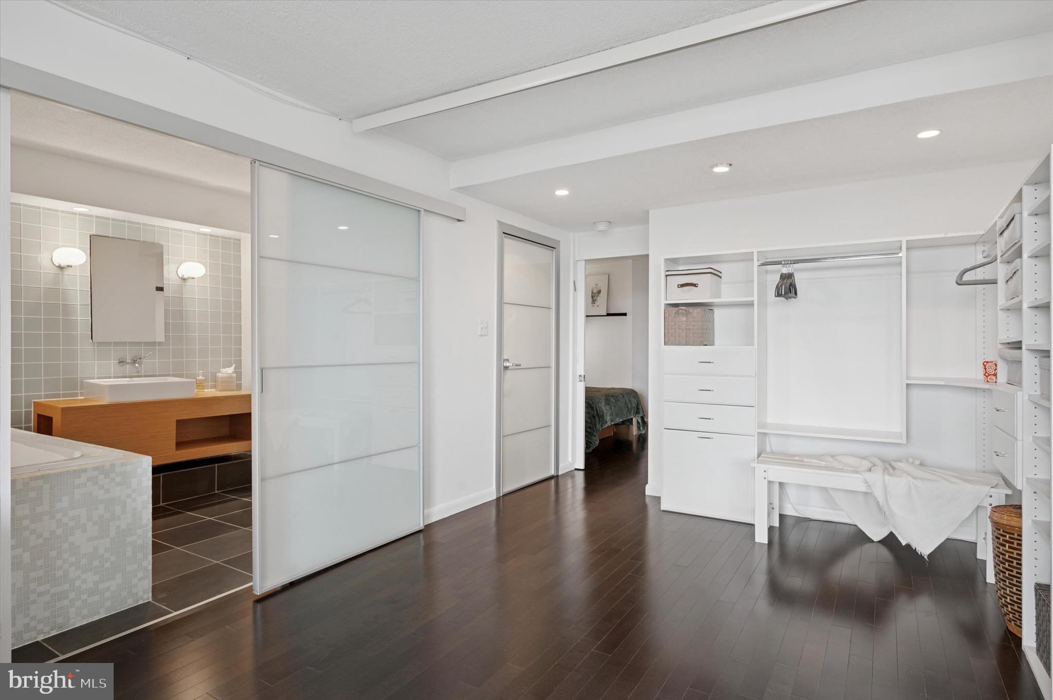 604-36 S Washington Sq #2206-2208