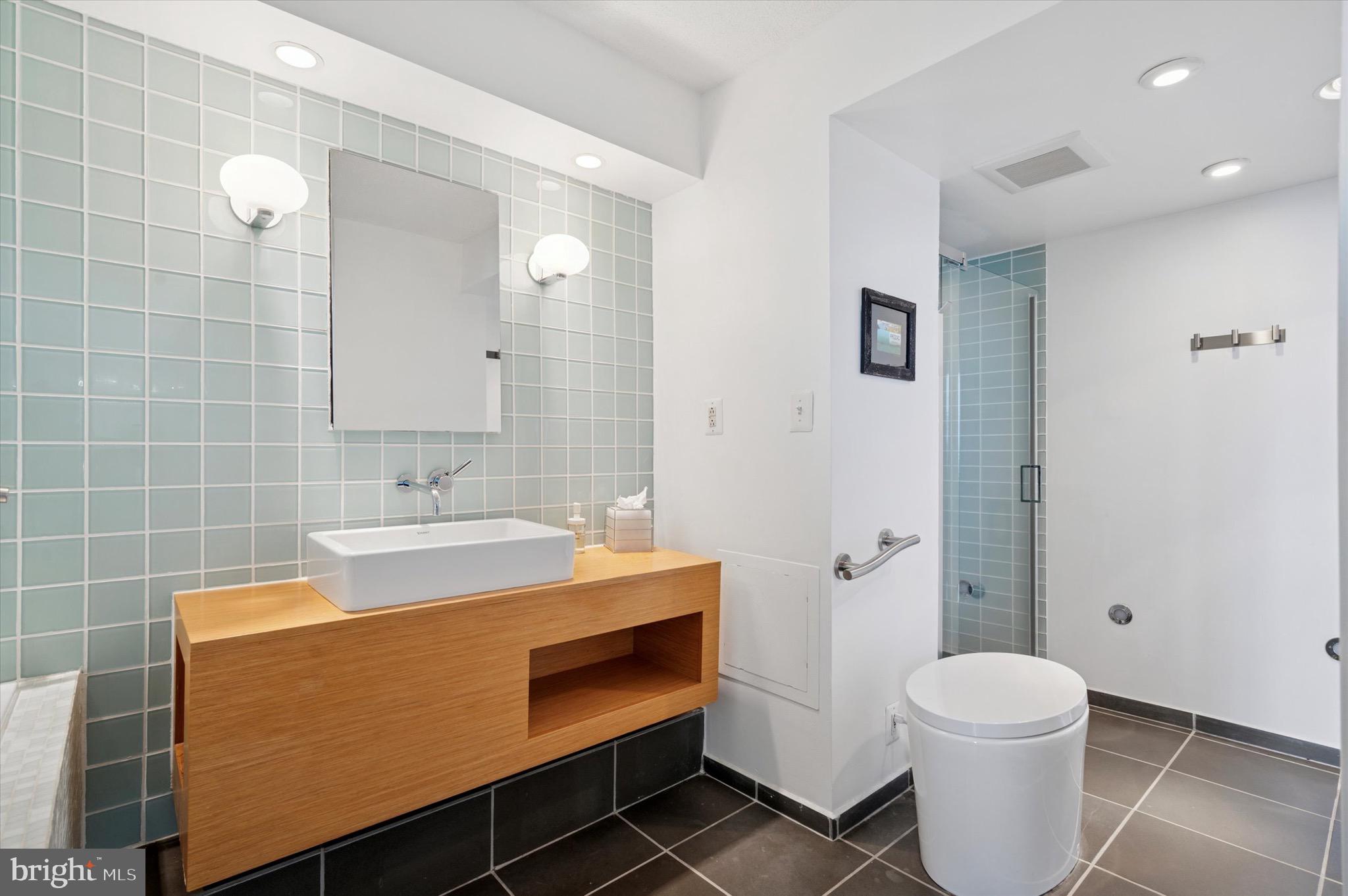 604-36 S Washington Sq #2206-2208