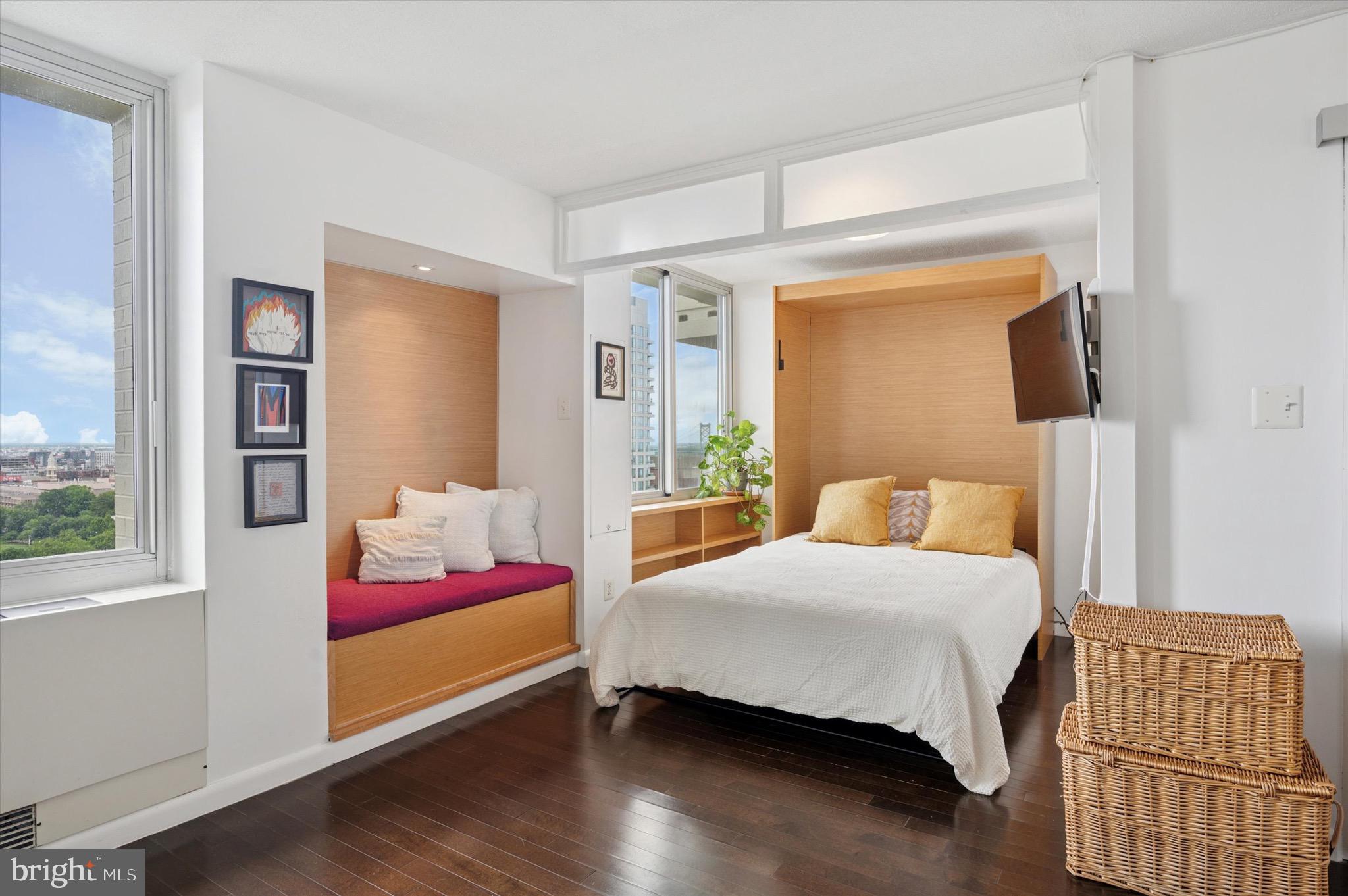 604-36 S Washington Sq #2206-2208