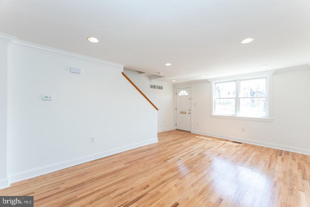 910 N Lecount St