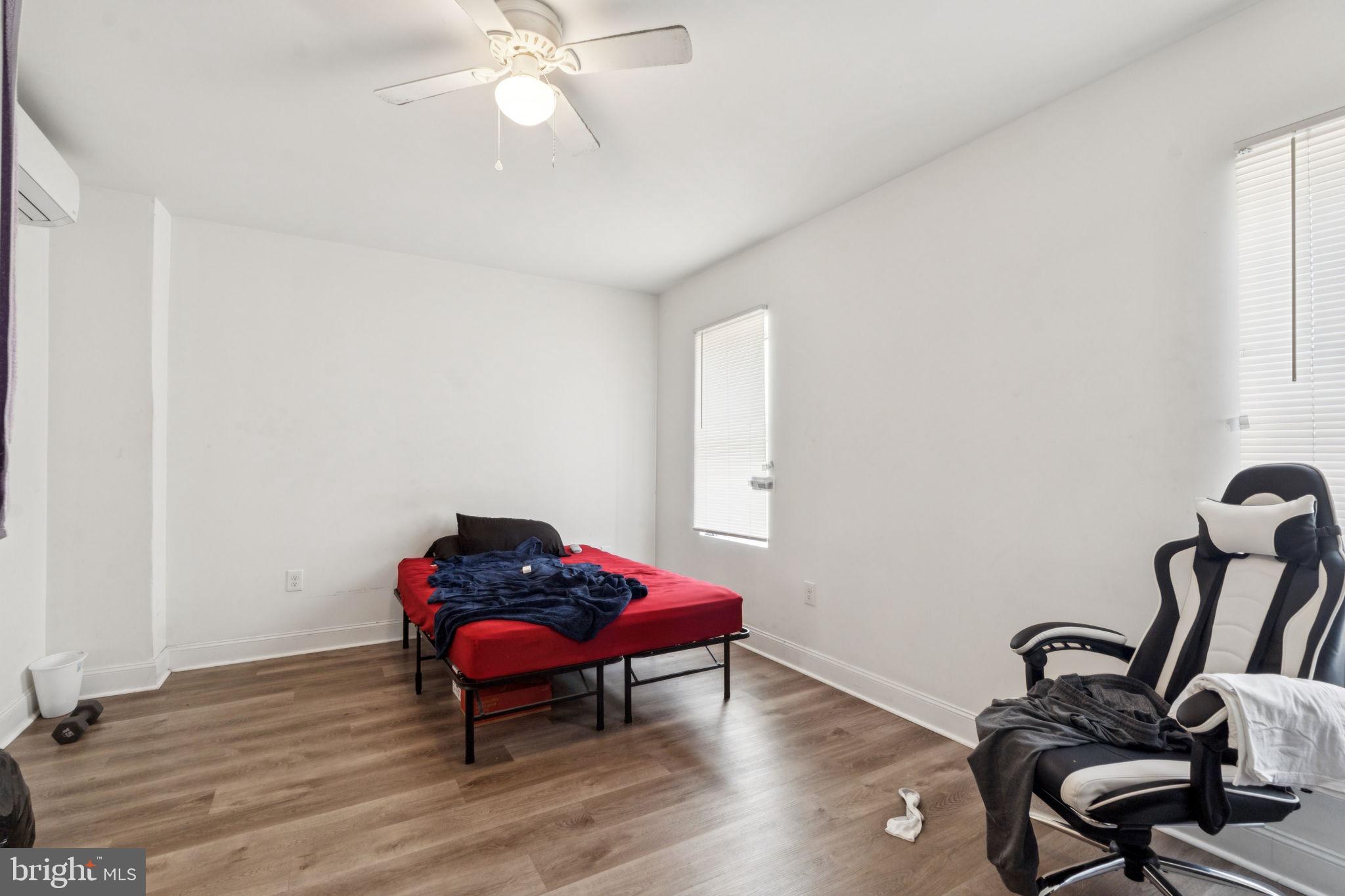 4136 Mantua Ave