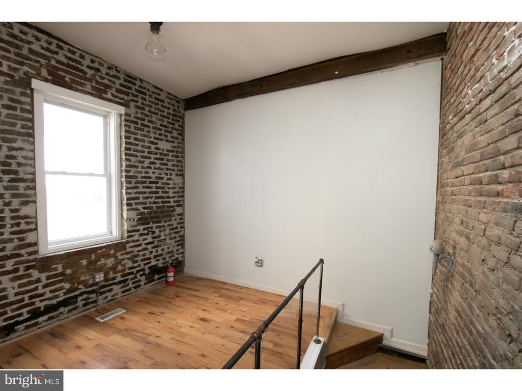 1127 S 7TH ST