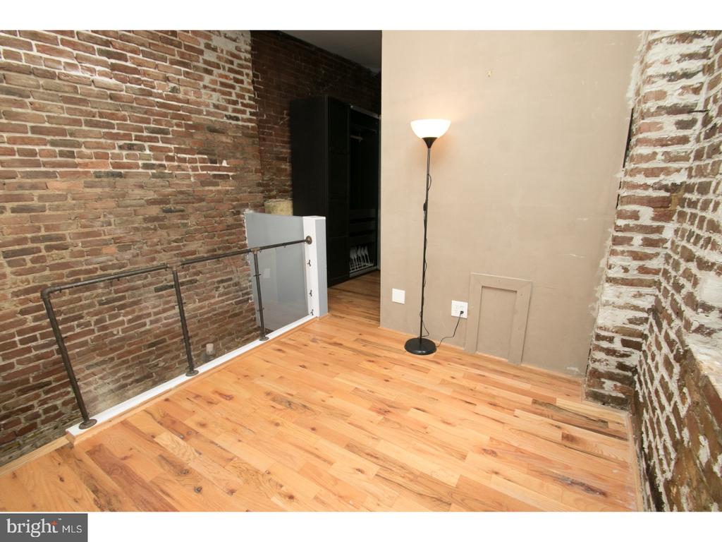 1127 S 7TH ST