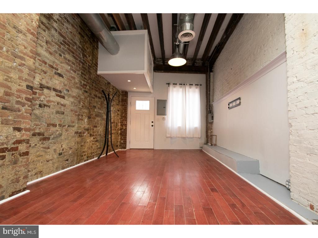 1127 S 7TH ST