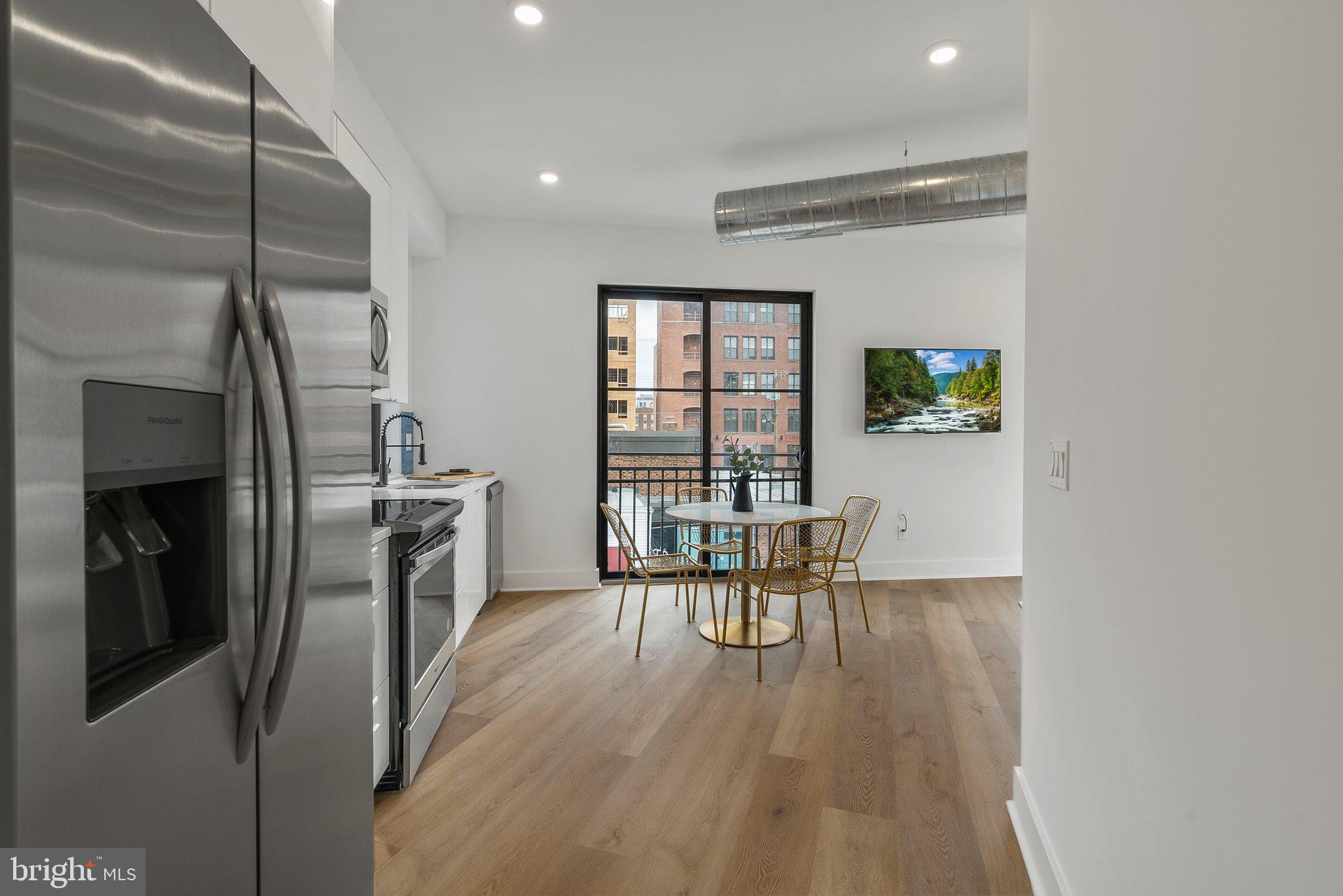416 W GIRARD AVE #4
