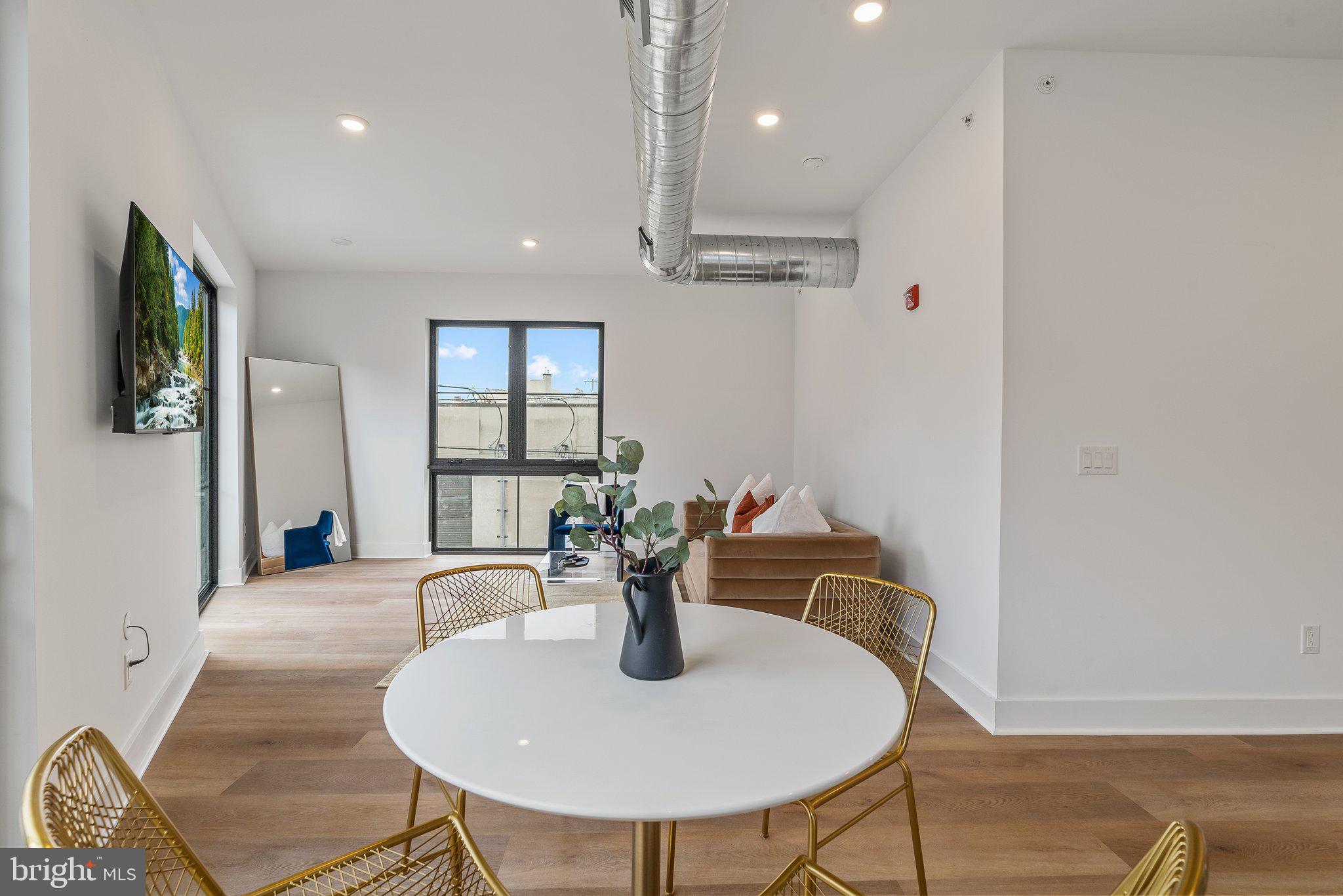 416 W GIRARD AVE #4