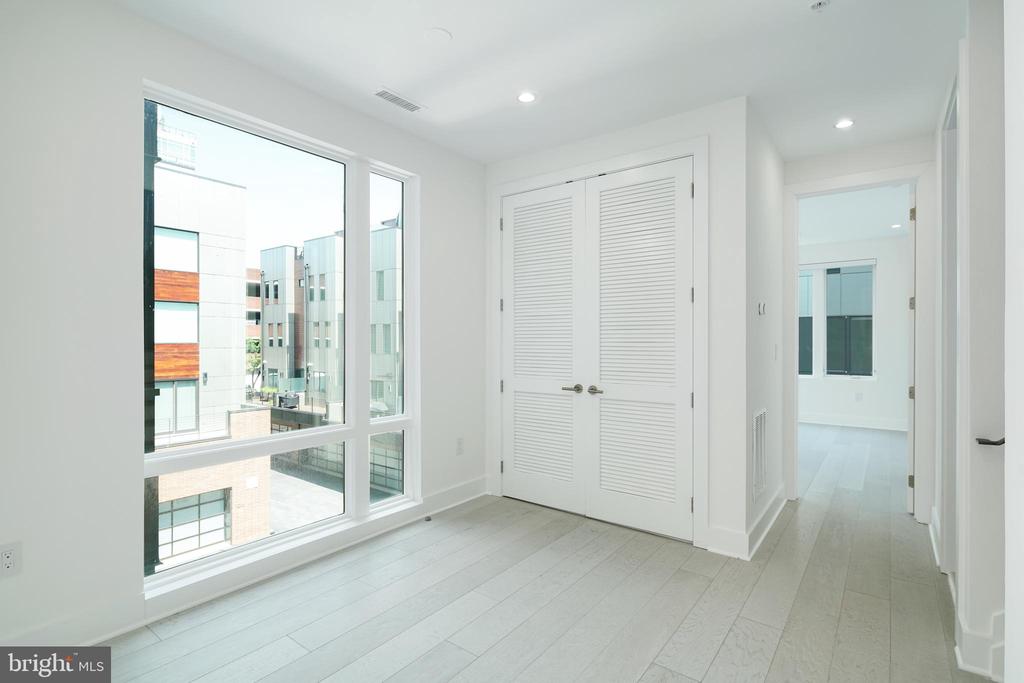 142r S Front St