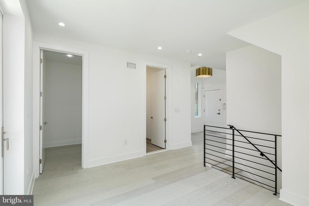 142r S Front St
