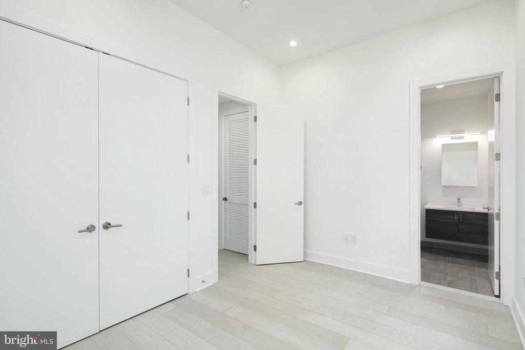 142r S Front St