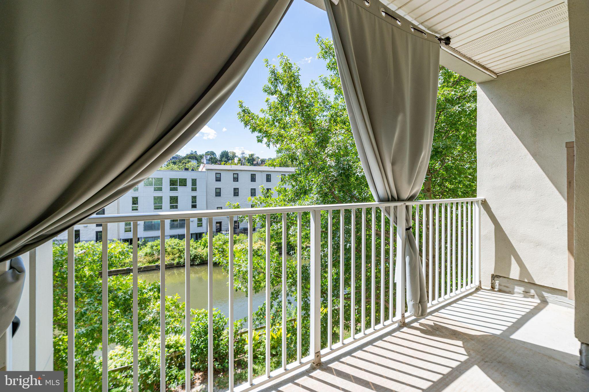 2 LEVERINGTON AVE #39