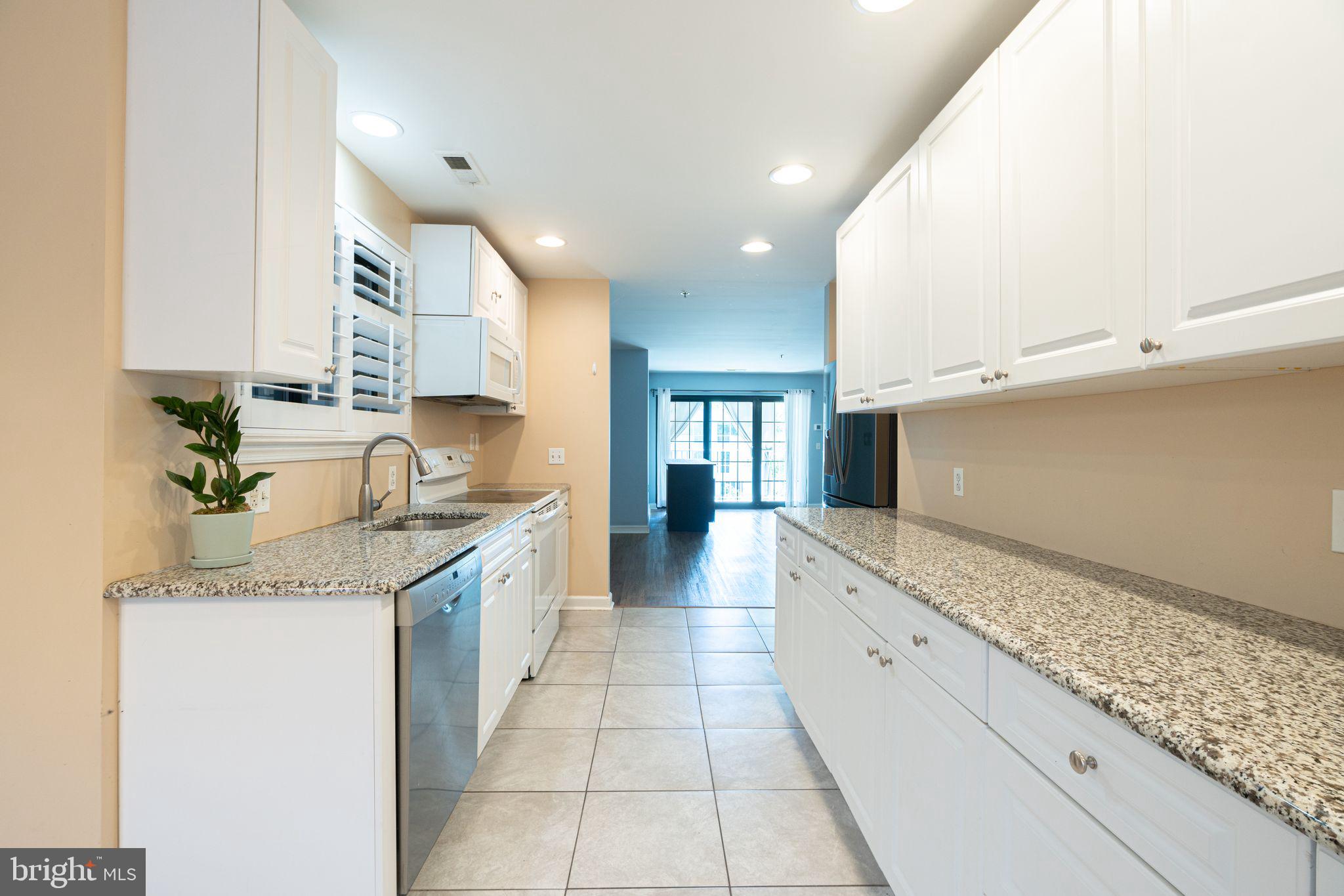 2 LEVERINGTON AVE #39