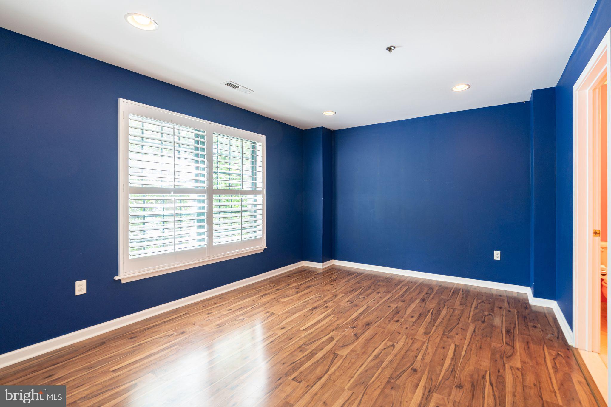 2 LEVERINGTON AVE #39