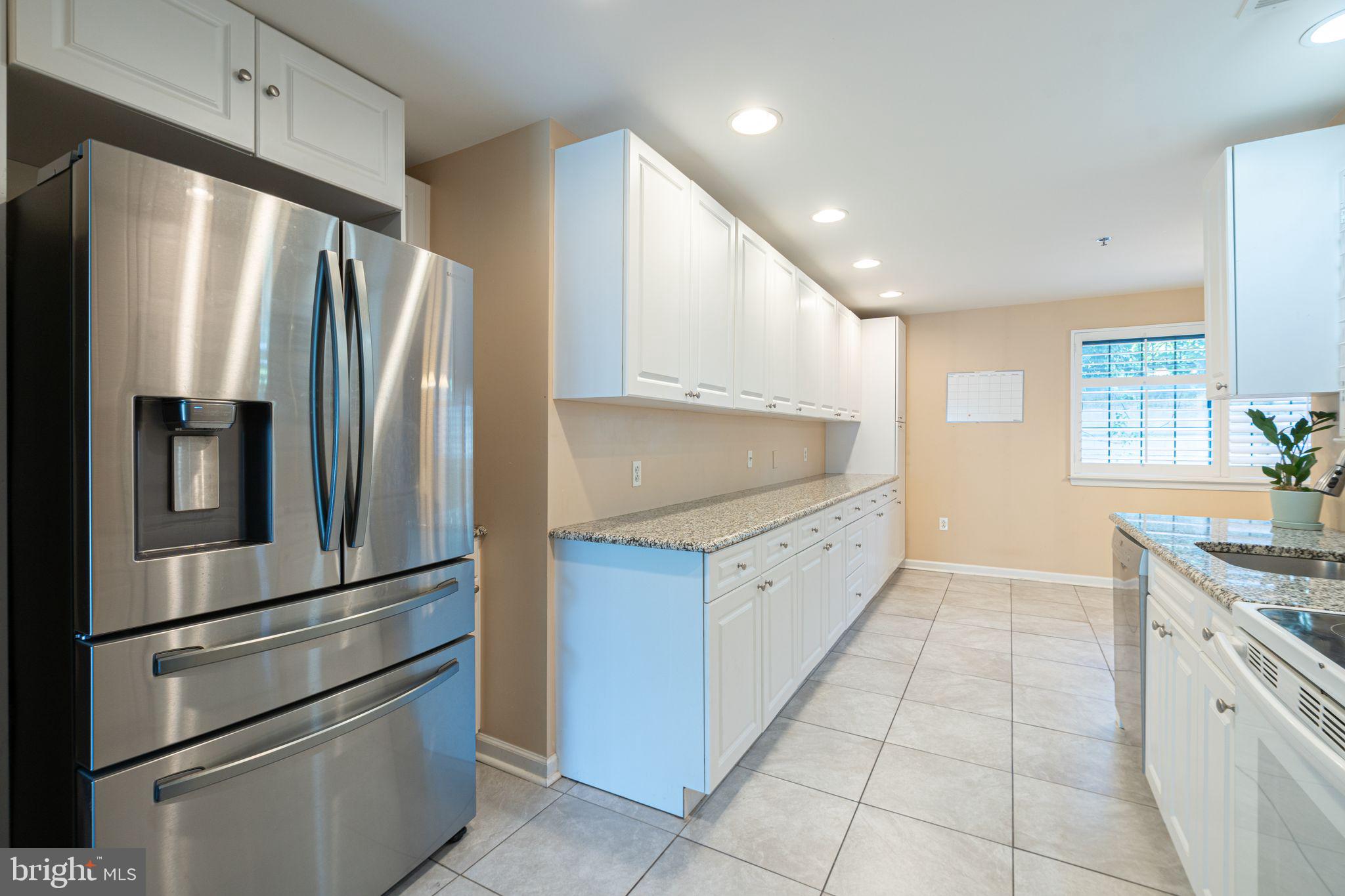 2 LEVERINGTON AVE #39
