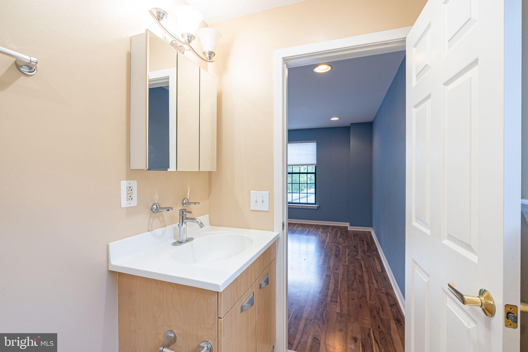 2 LEVERINGTON AVE #39