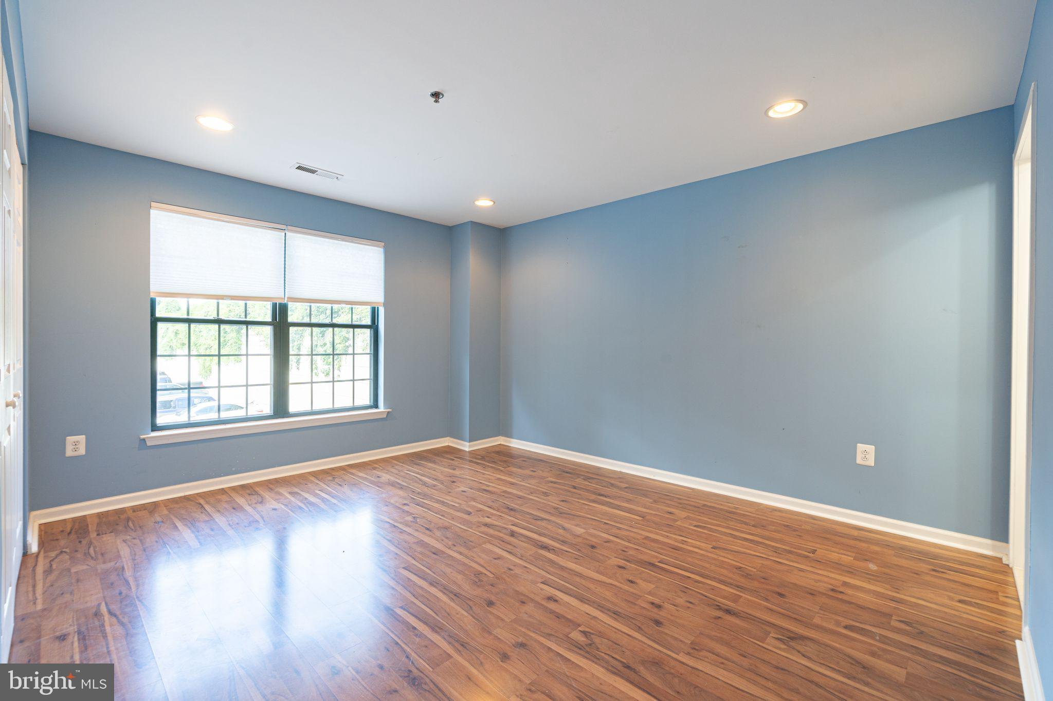 2 LEVERINGTON AVE #39