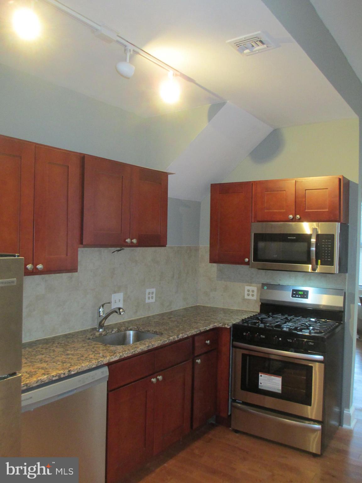 2051 CHERRY ST #2ND FLOOR