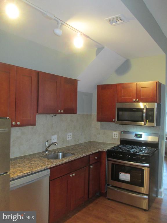 2051 CHERRY ST #2ND FLOOR