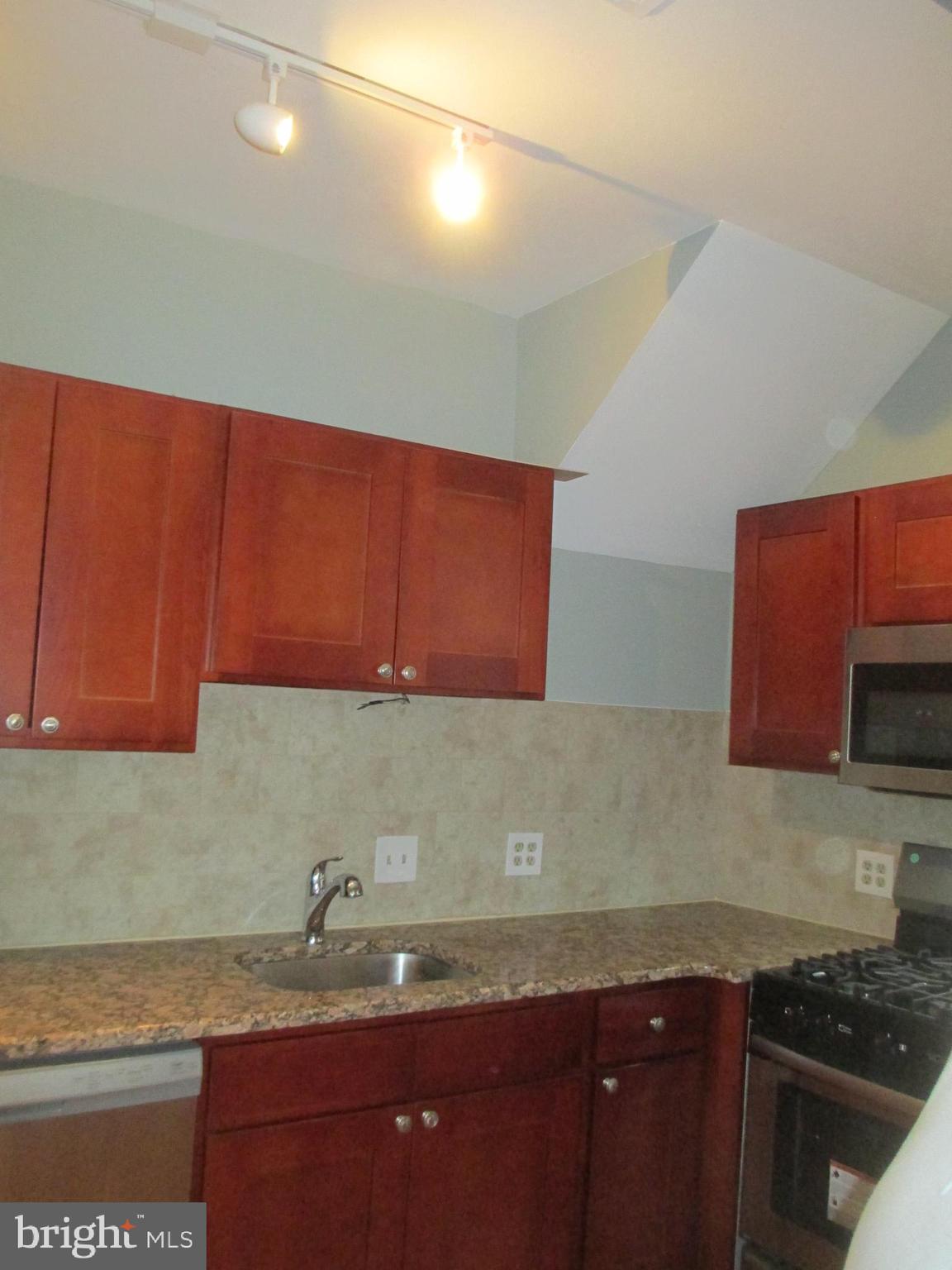 2051 CHERRY ST #2ND FLOOR