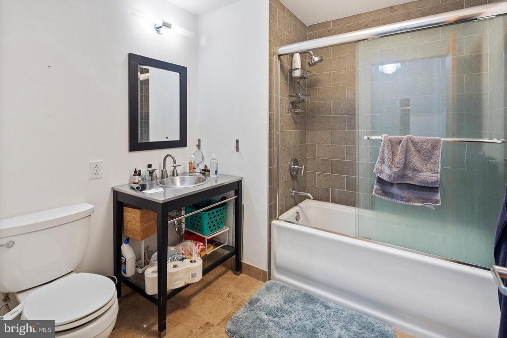 1228-32 ARCH ST #7B