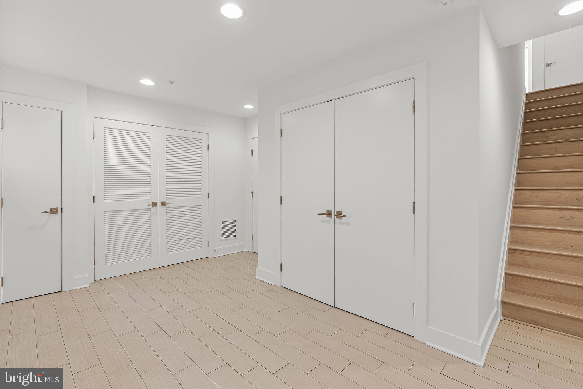 927-31 N Front St #2