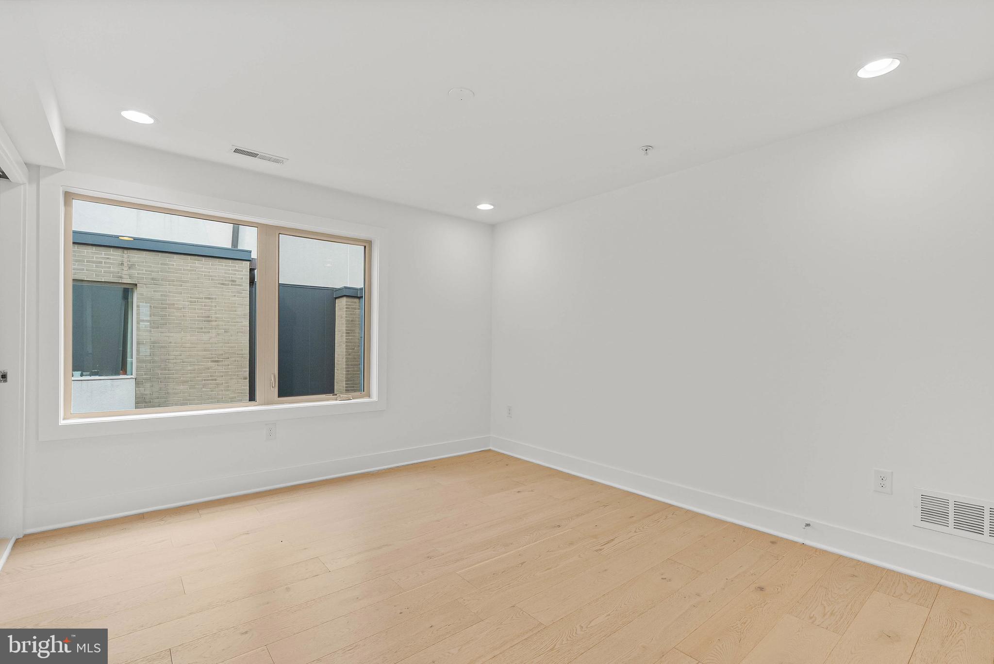 927-31 N Front St #2