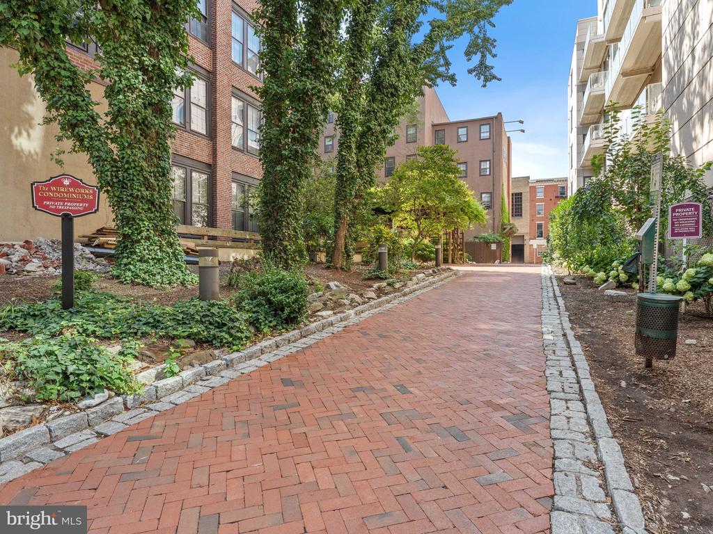 301 Race St #112